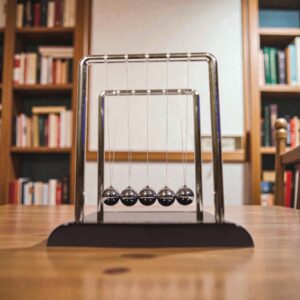Premium Newton’s Cradle